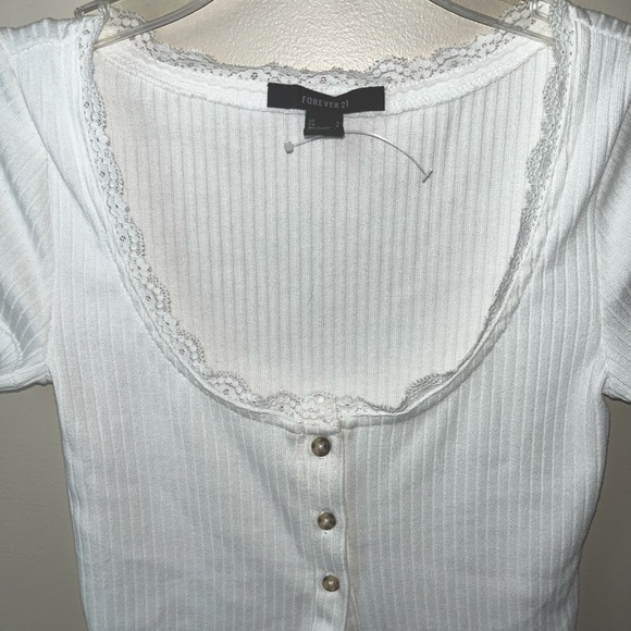 Forever 21 White buttoned up t-shirt Size S - Picture 3 of 4